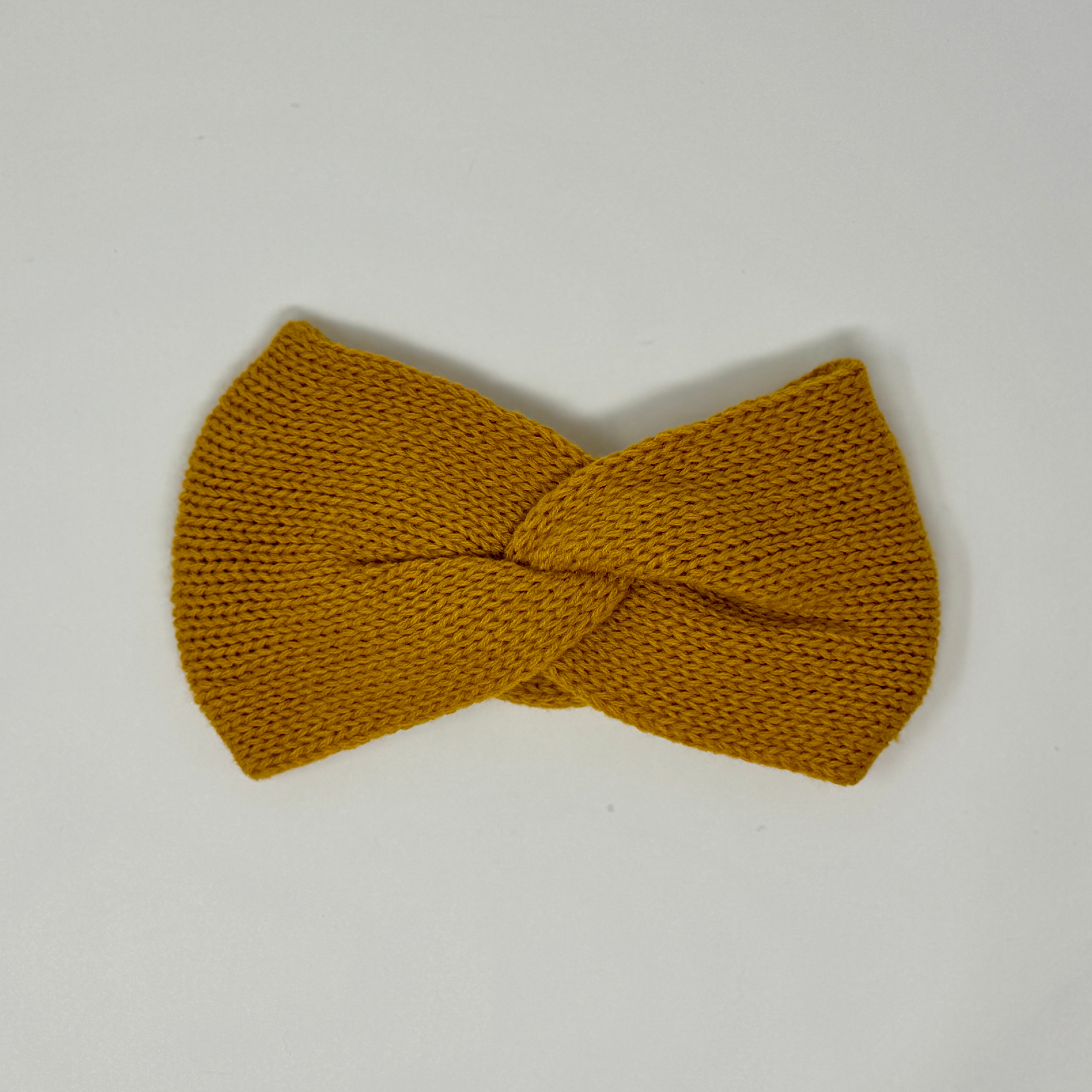Feinstrick-Stirnband in Senfgelb
– nordisch schlichtes Design